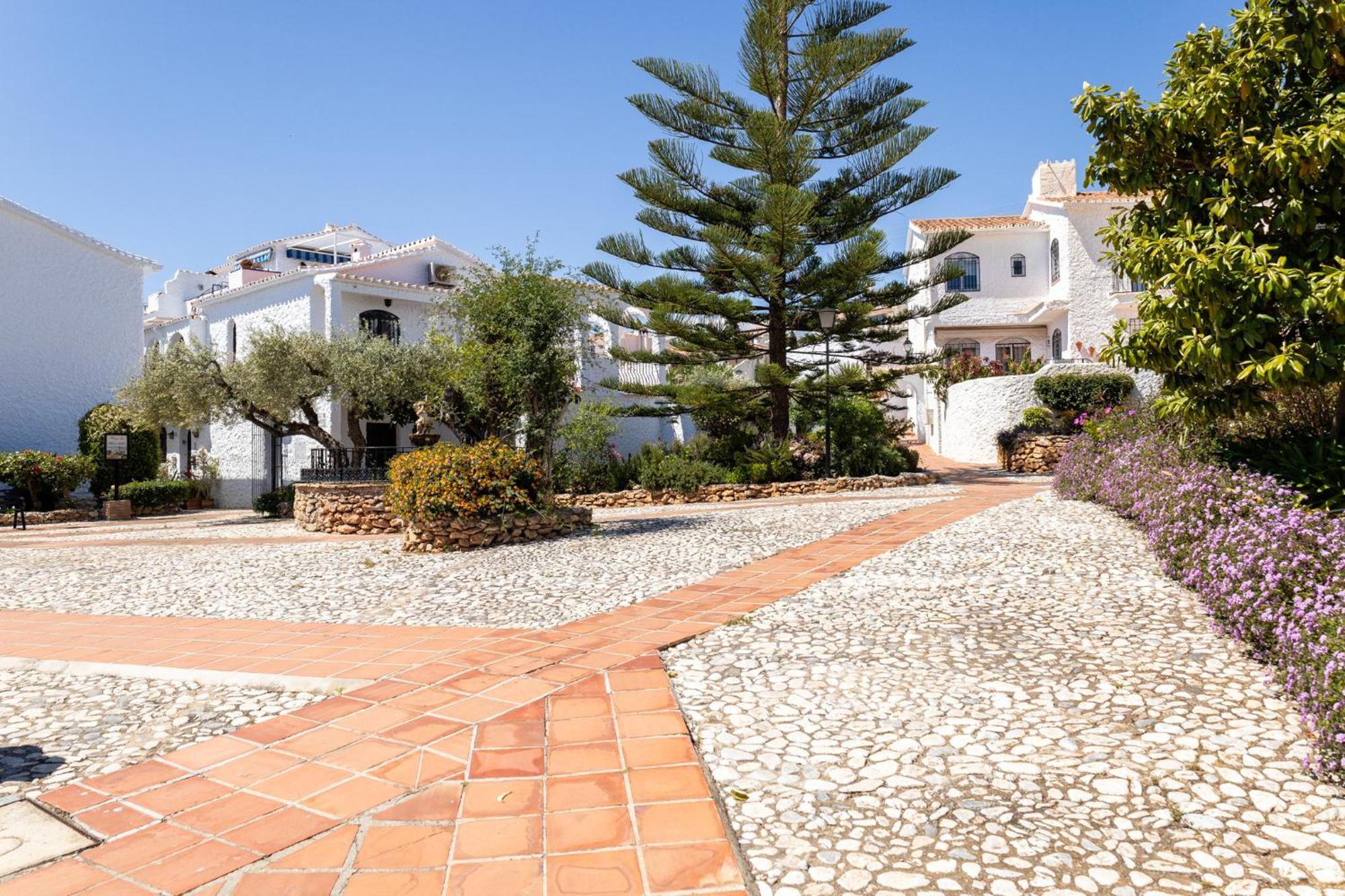 Capistrano Village, 1 Bedroom + Free Wi-Fi Nerja Exterior foto